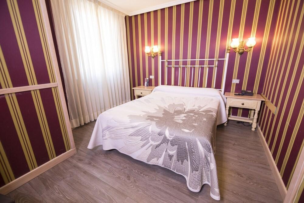 Hotel Julia اراندا دي دويرو المظهر الخارجي الصورة