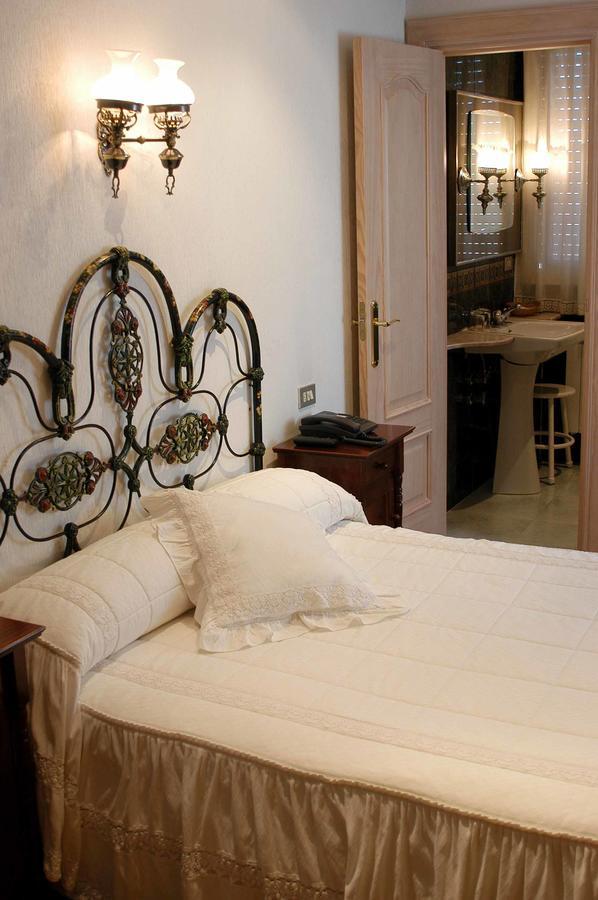 Hotel Julia اراندا دي دويرو الغرفة الصورة