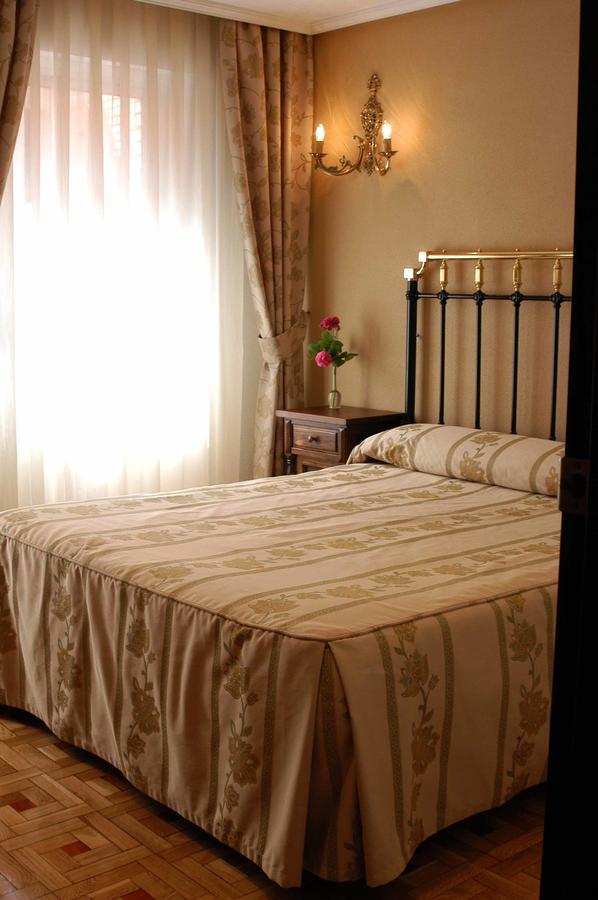 Hotel Julia اراندا دي دويرو الغرفة الصورة
